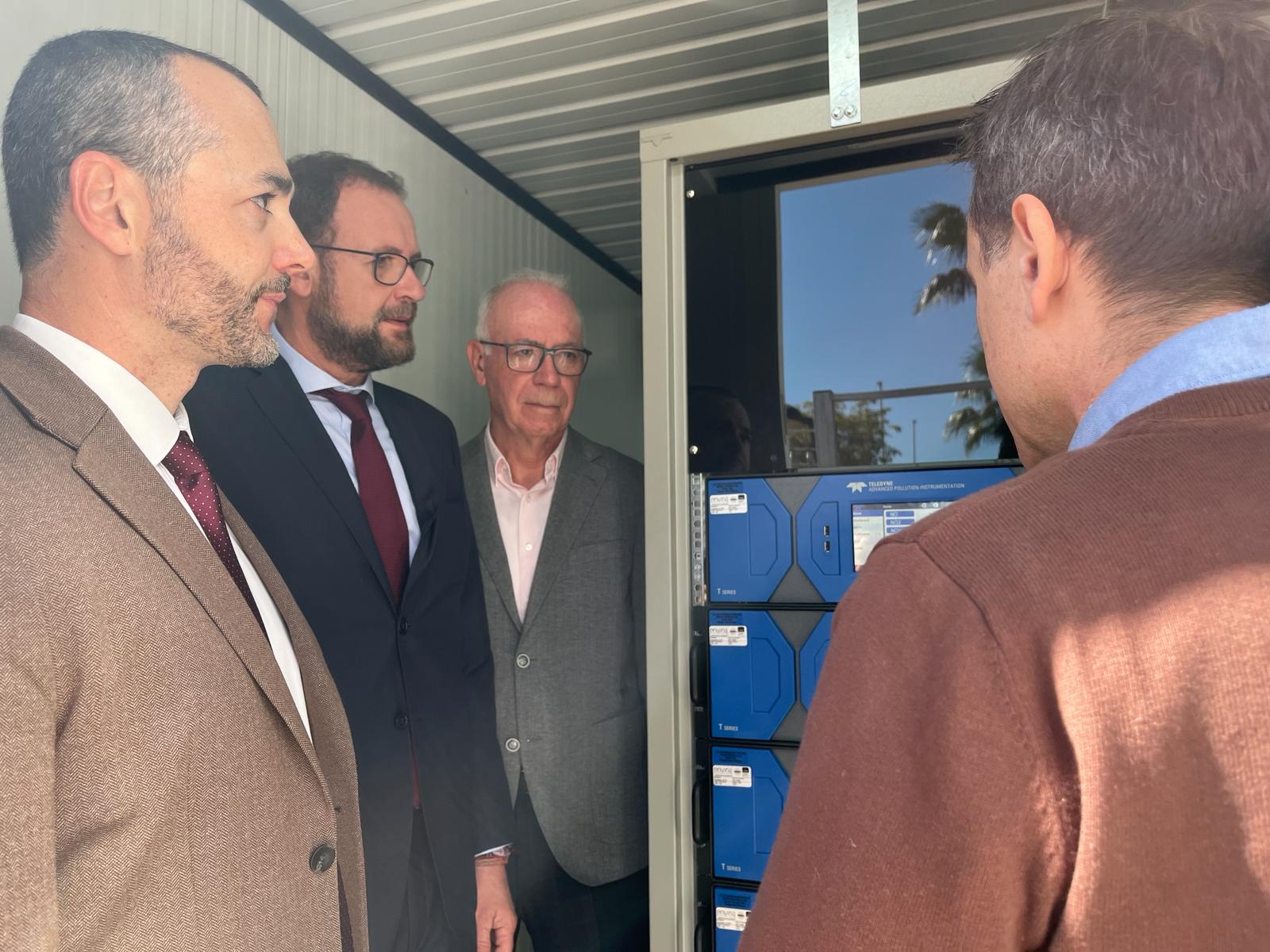 El director general de Medio Ambiente, Juan Antonio Mata, inaugura en Murcia una nueva estación fija de vigilancia de la red de la calidad del aire.