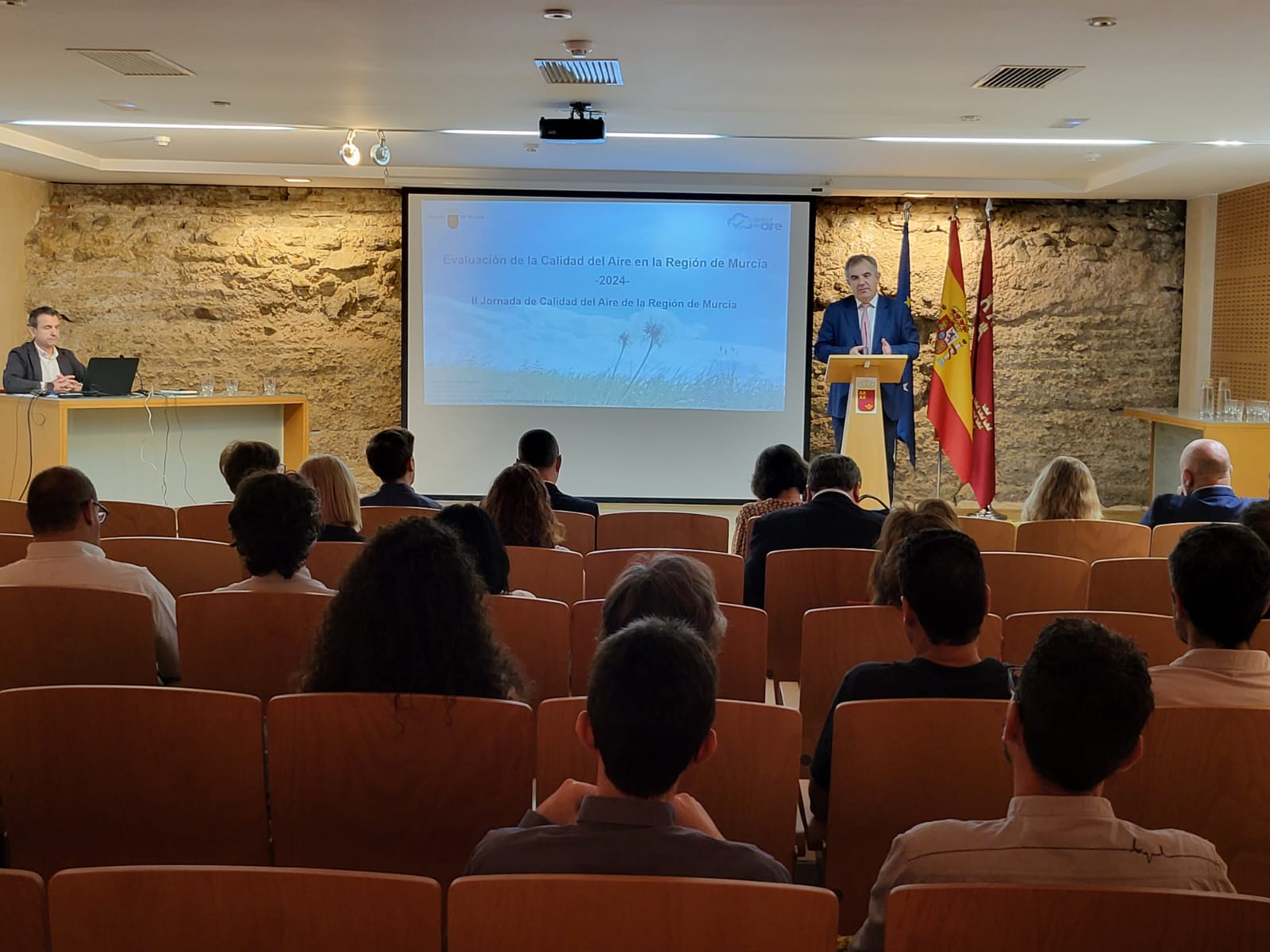 El consejero de Medio Ambiente, Universidades, Investigación y Mar Menor, Juan María Vázquez, durante la inauguración de la II Jornada Calidad del Aire de la Región de Murcia. El consejero de Medio Ambiente, Universidades, Investigación y Mar Menor, Juan María Vázquez, durante la inauguración de la II Jornada Calidad del Aire de la Región de Murcia.