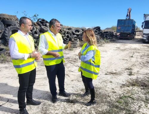 La Comunidad inicia la retirada de 941 toneladas de neumáticos y residuos para recuperar el paraje natural de La Llana, en Campos del Río